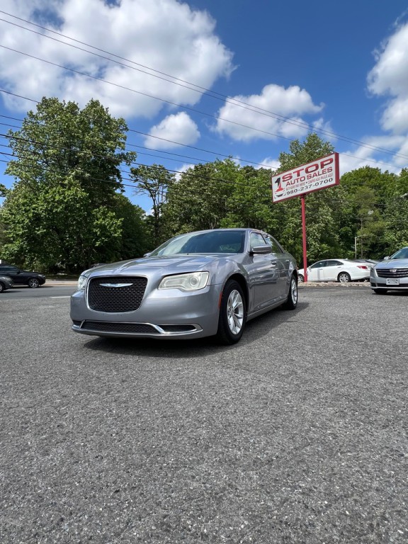 2016 Chrysler 300 Image 1