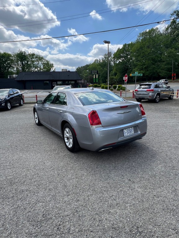 2016 Chrysler 300 Image 2