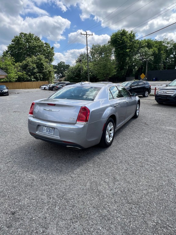 2016 Chrysler 300 Image 4