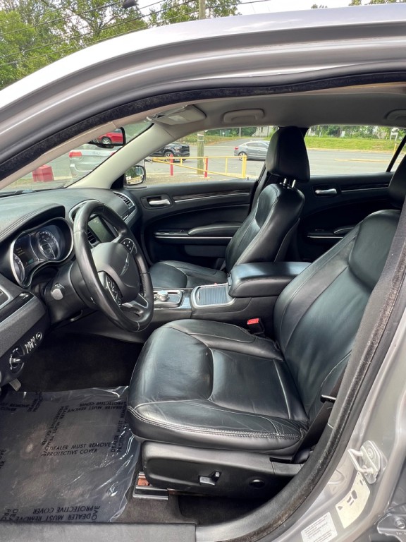 2016 Chrysler 300 Image 6