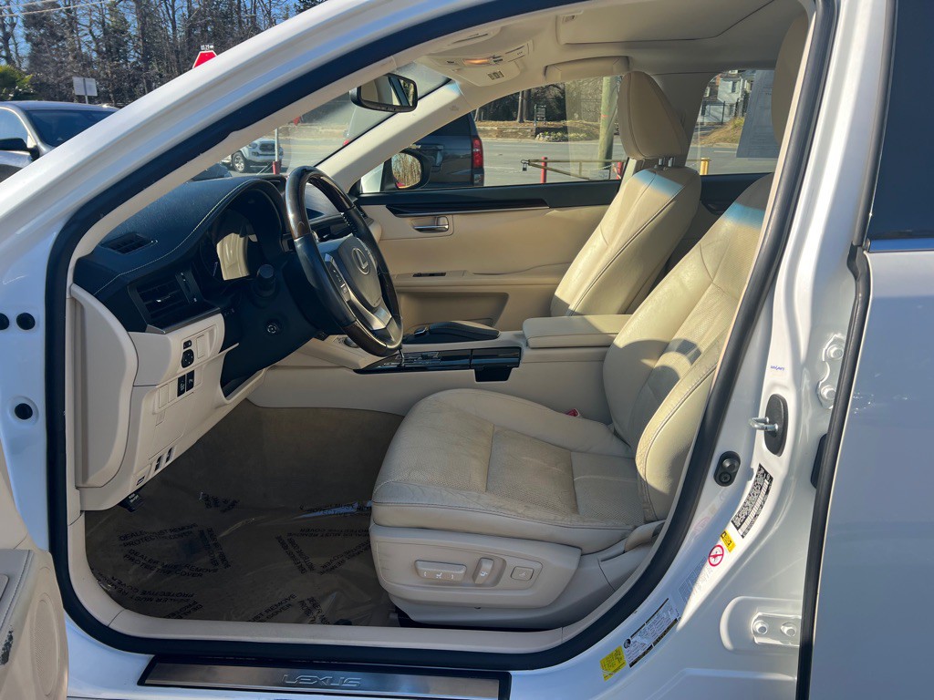 2013 Lexus ES 350 Image 6