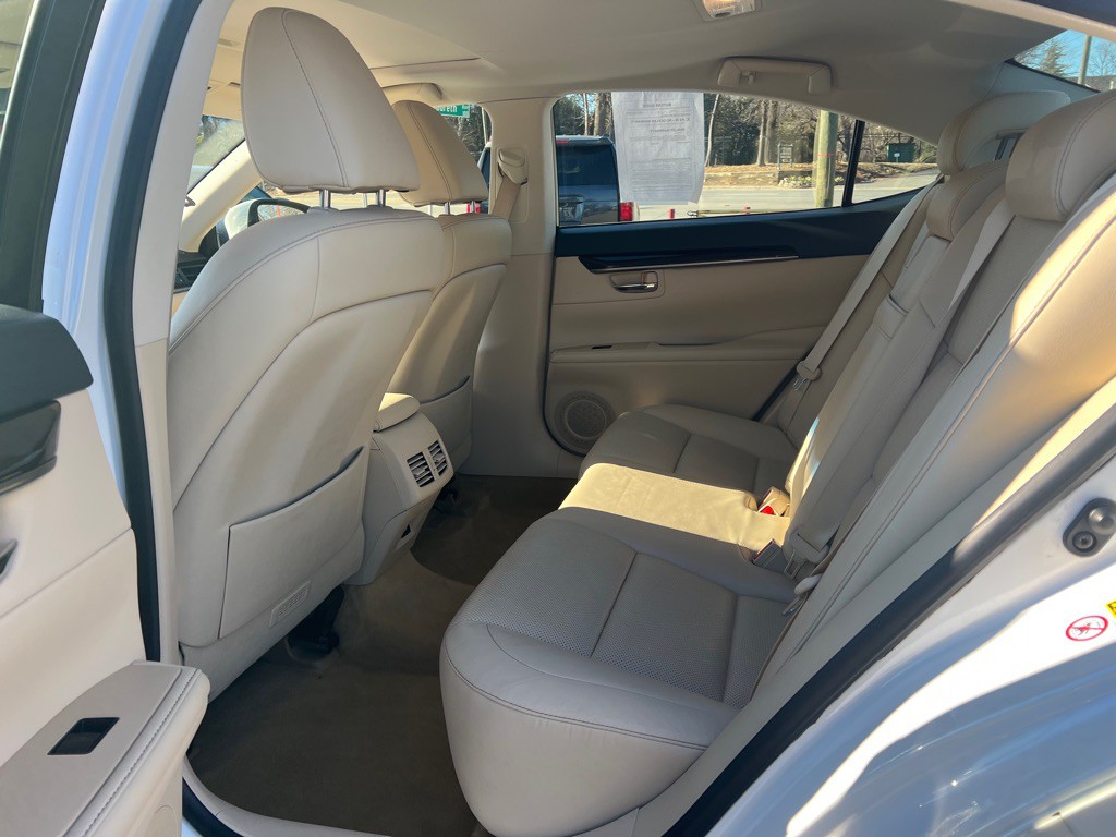 2013 Lexus ES 350 Image 7