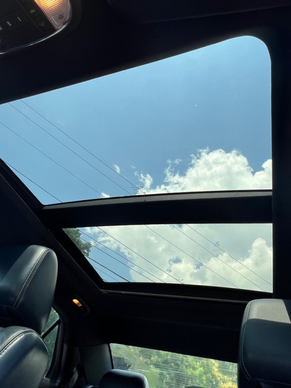 2014 Chrysler 300 Image 11