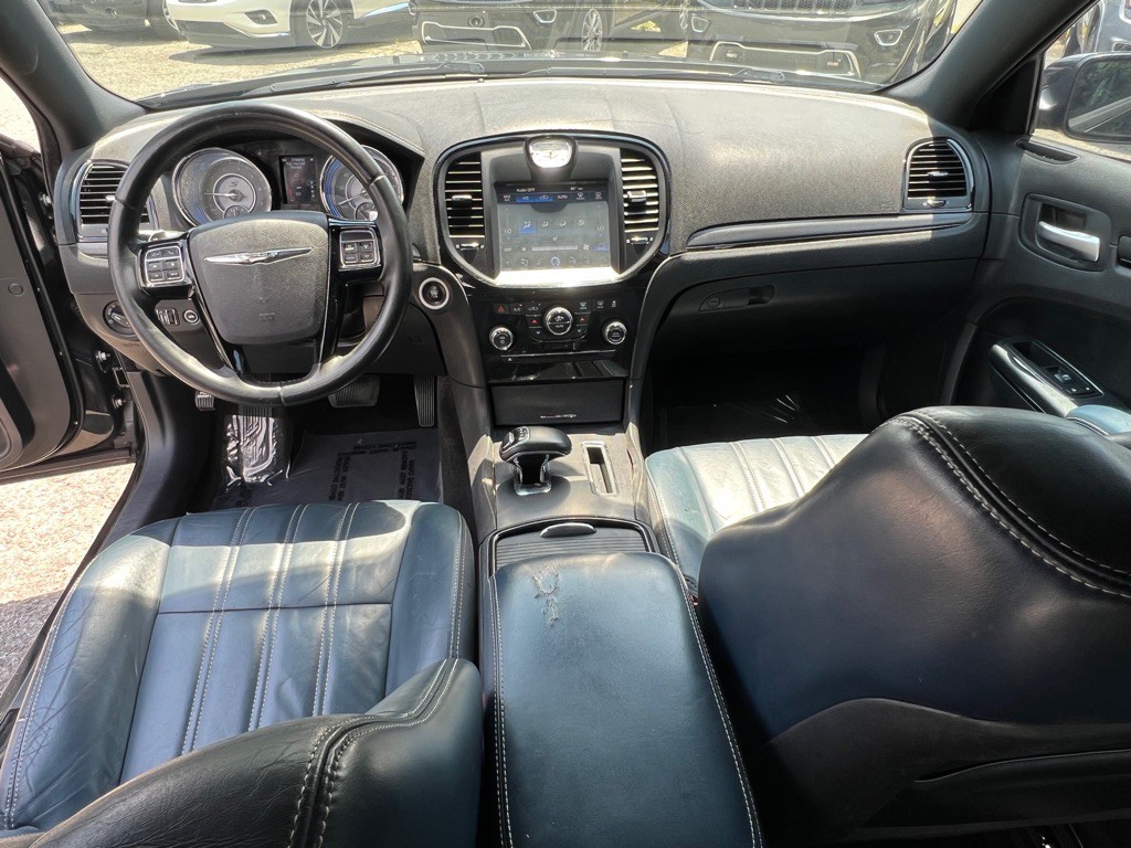 2014 Chrysler 300 Image 9