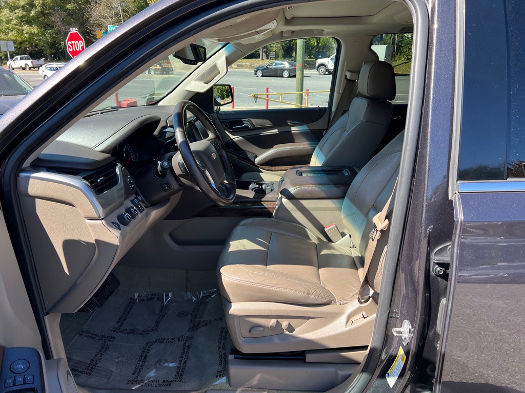 2016 Chevrolet Suburban Image 6