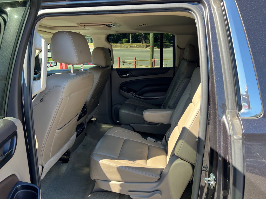 2016 Chevrolet Suburban Image 7