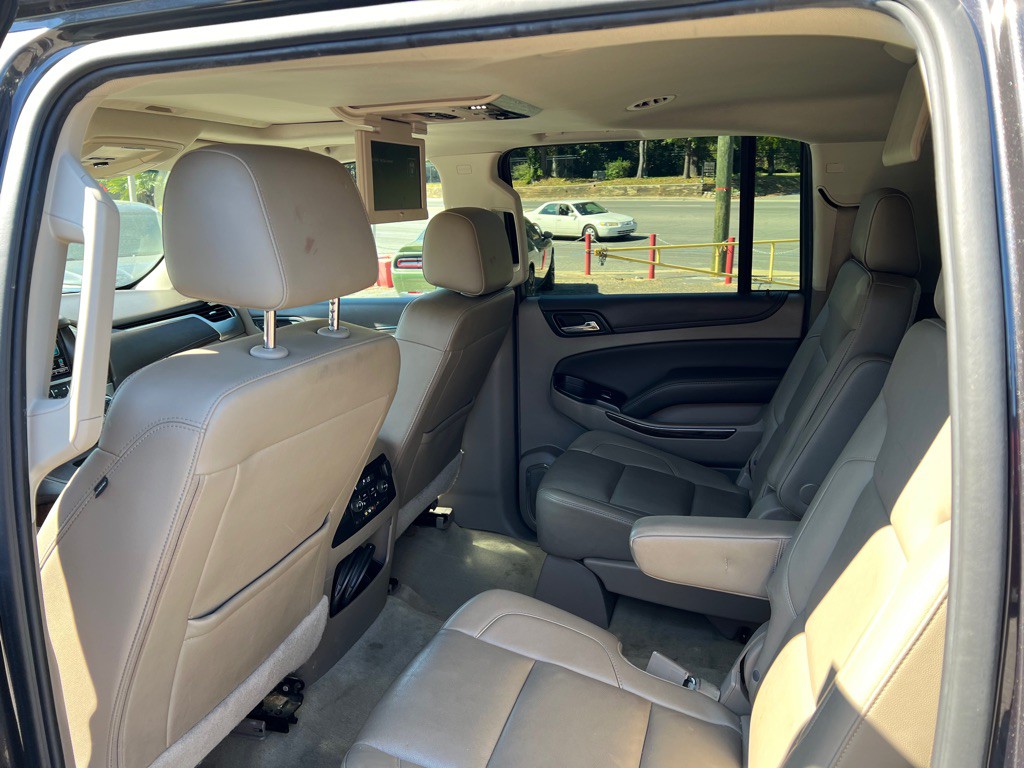 2016 Chevrolet Suburban Image 8