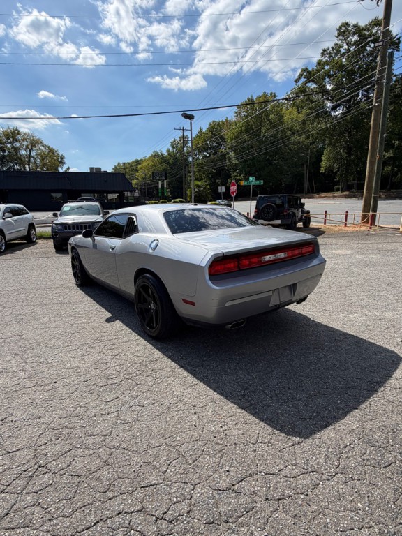 2011 Dodge Challenger Image 2