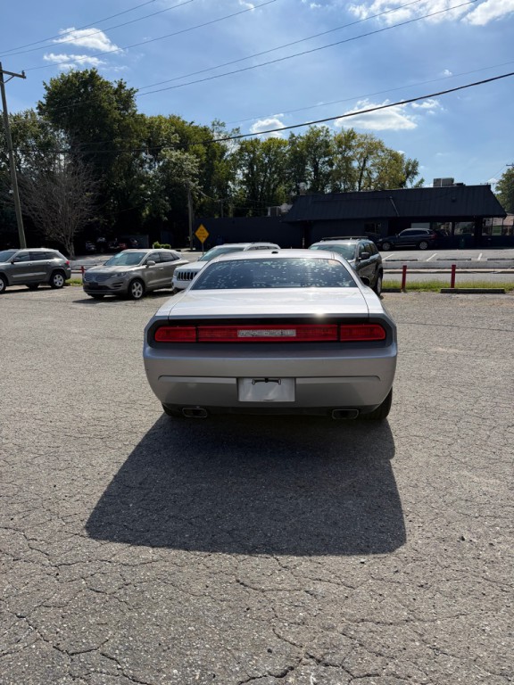 2011 Dodge Challenger Image 3