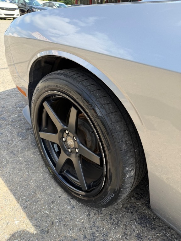 2011 Dodge Challenger Image 8
