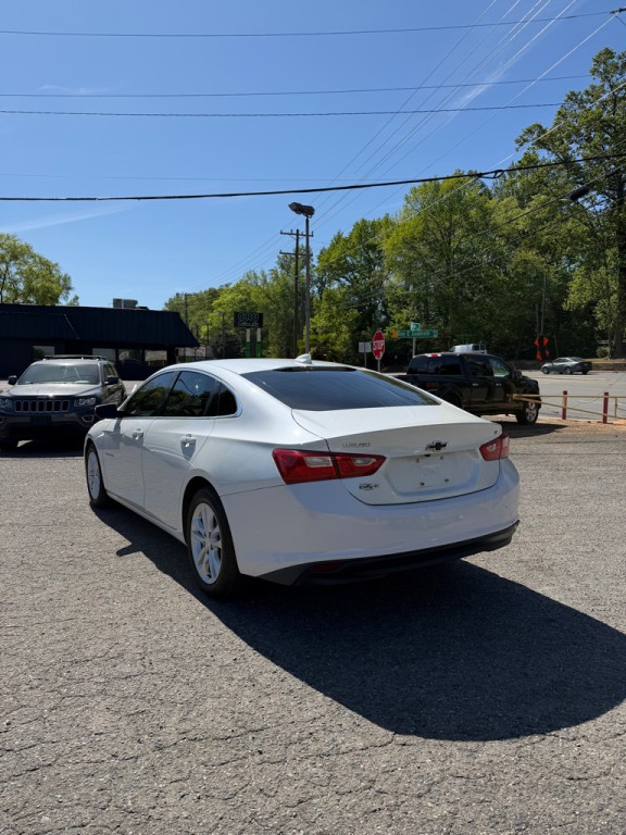 2017 Chevrolet Malibu Image 2