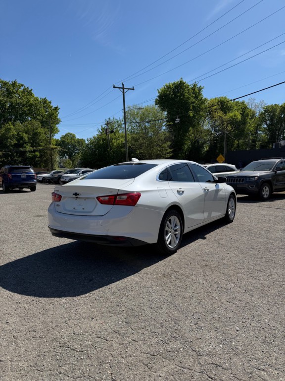 2017 Chevrolet Malibu Image 4