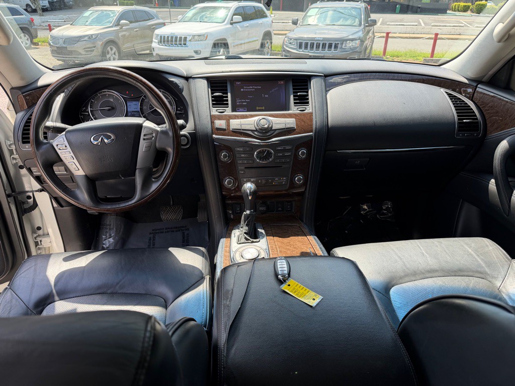 2015 INFINITI QX80 Image 9