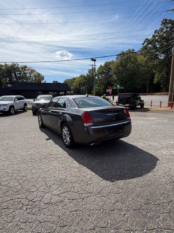 2015 Chrysler 300 Image 2