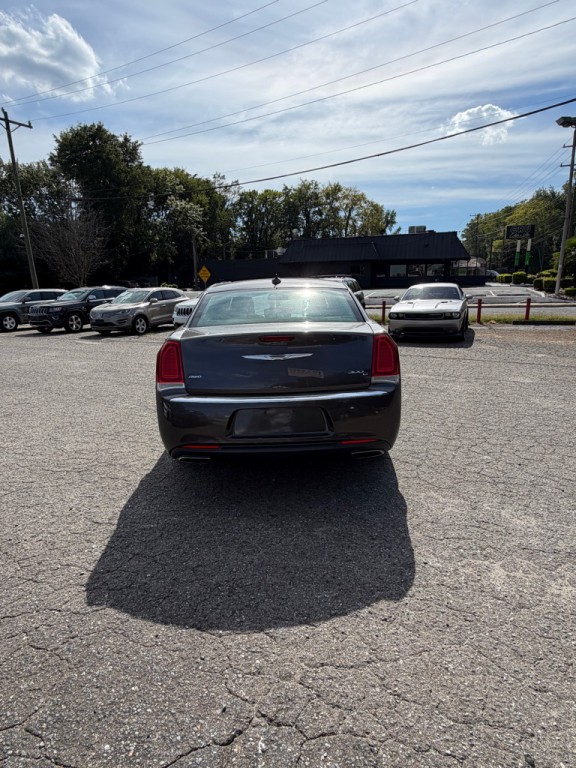 2015 Chrysler 300 Image 3