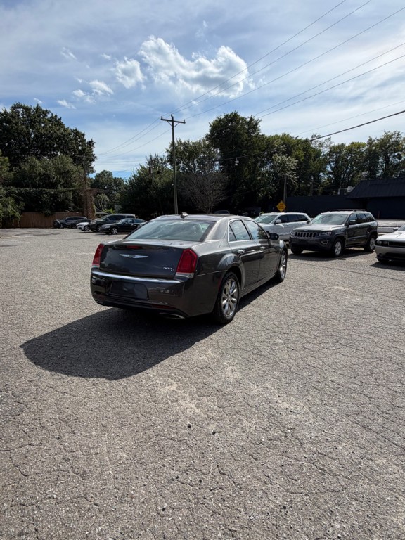 2015 Chrysler 300 Image 4