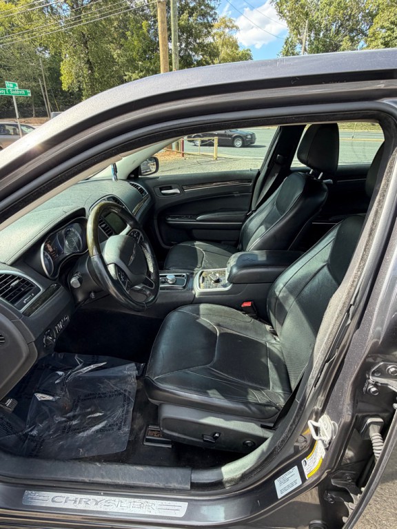 2015 Chrysler 300 Image 6