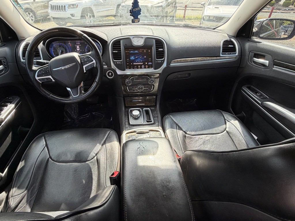 2015 Chrysler 300 Image 8