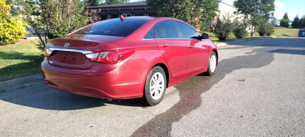 2012 Hyundai Sonata Image 2
