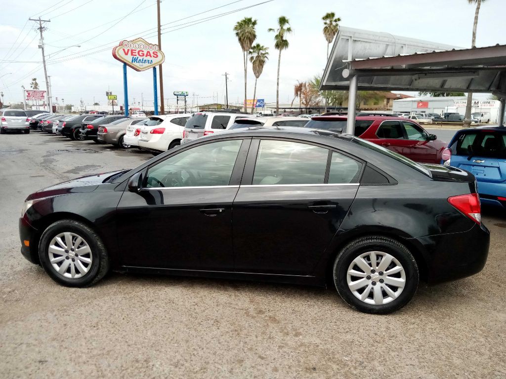 2011 Chevrolet Cruze Image 1