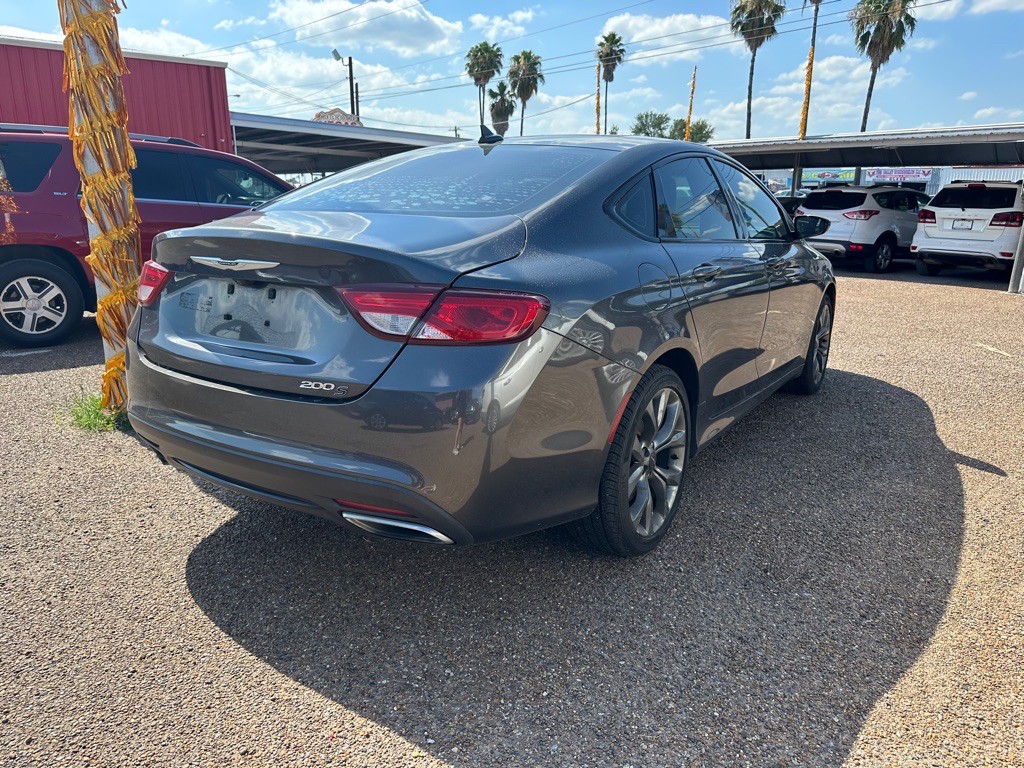 2015 Chrysler 200 Image 2