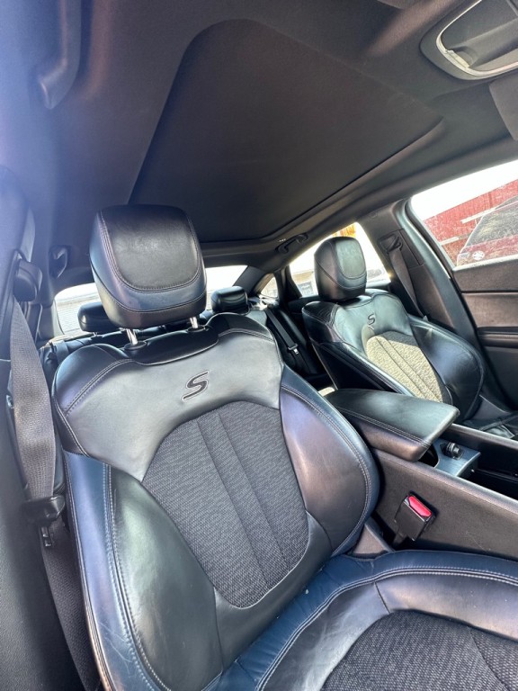 2015 Chrysler 200 Image 3