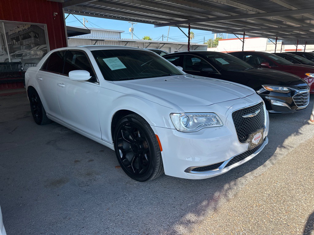 2016 Chrysler 300 Image 1