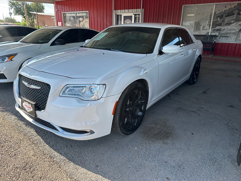 2016 Chrysler 300 Image 2