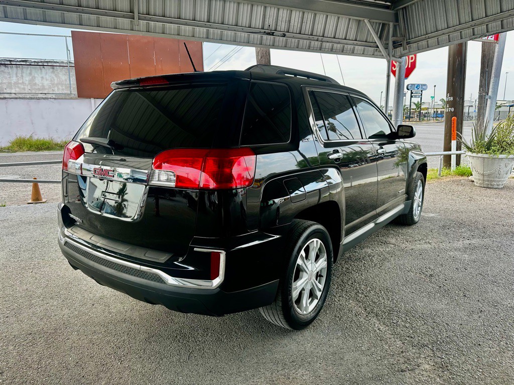 2017 GMC Terrain Image 2