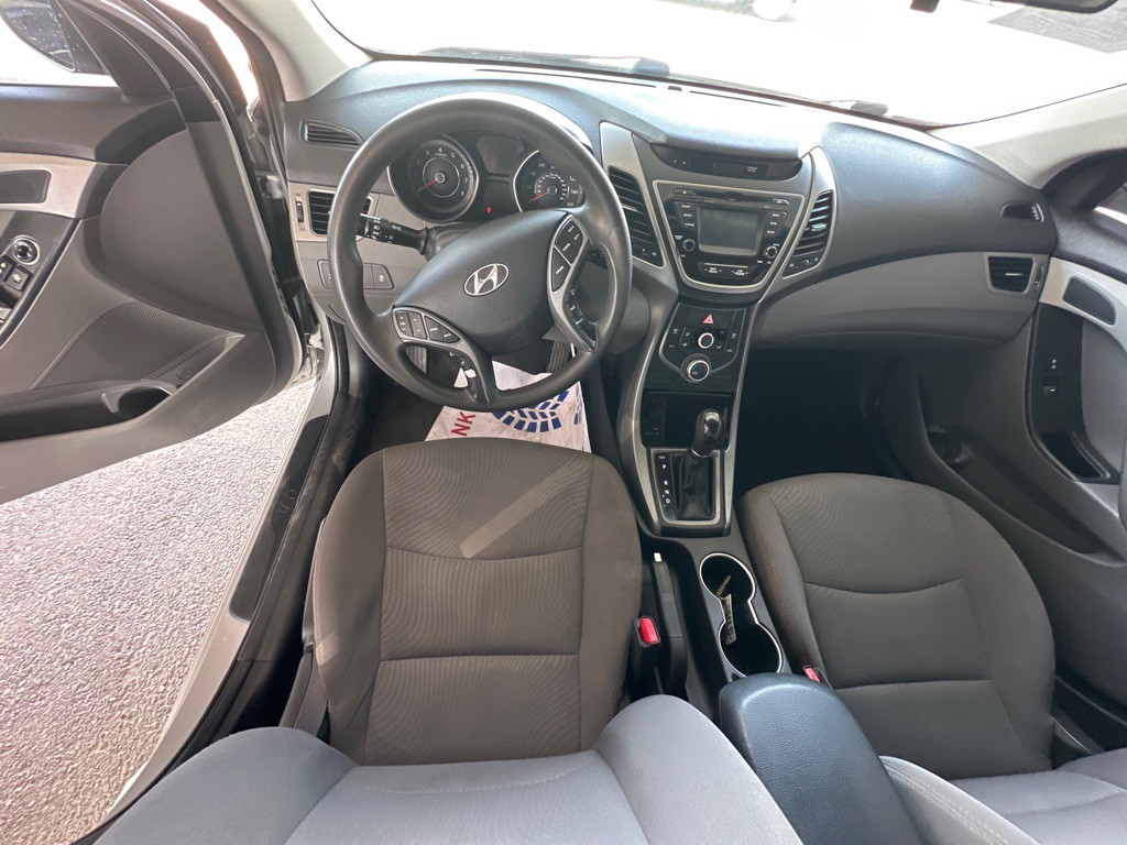 2015 Hyundai Elantra Image 3