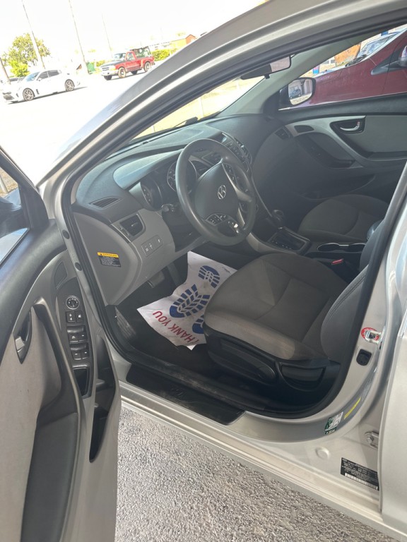 2015 Hyundai Elantra Image 4