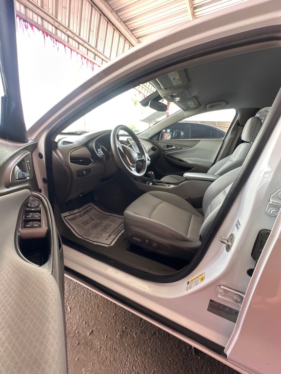 2016 Chevrolet Malibu Image 3