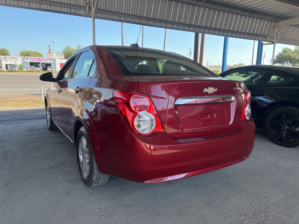 2016 Chevrolet Sonic Image 2