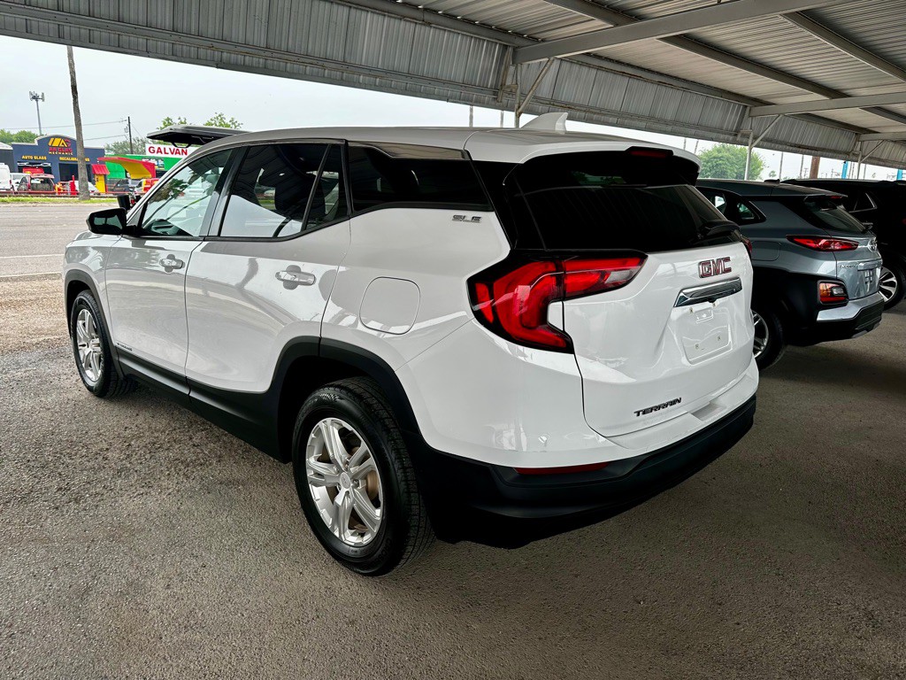 2018 GMC Terrain Image 2