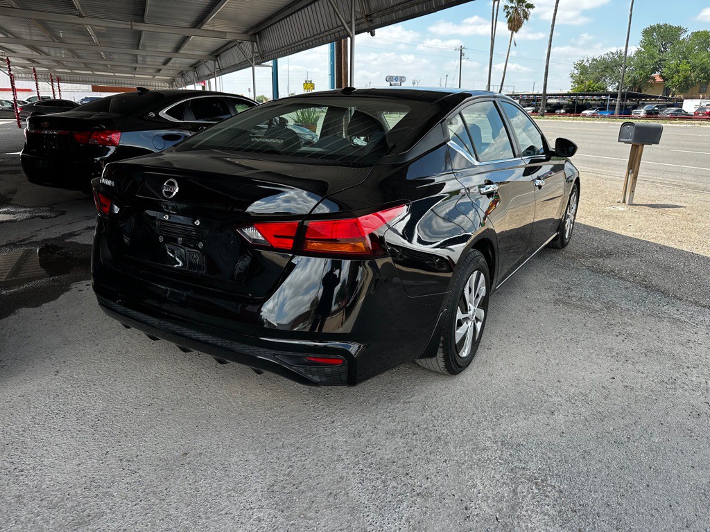 2019 Nissan Altima Image 2