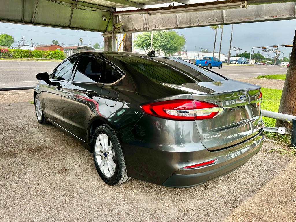 2020 Ford Fusion Image 2