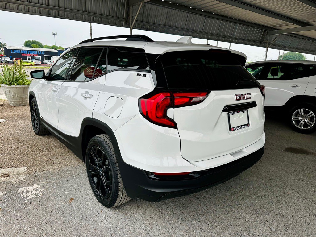 2020 GMC Terrain Image 2
