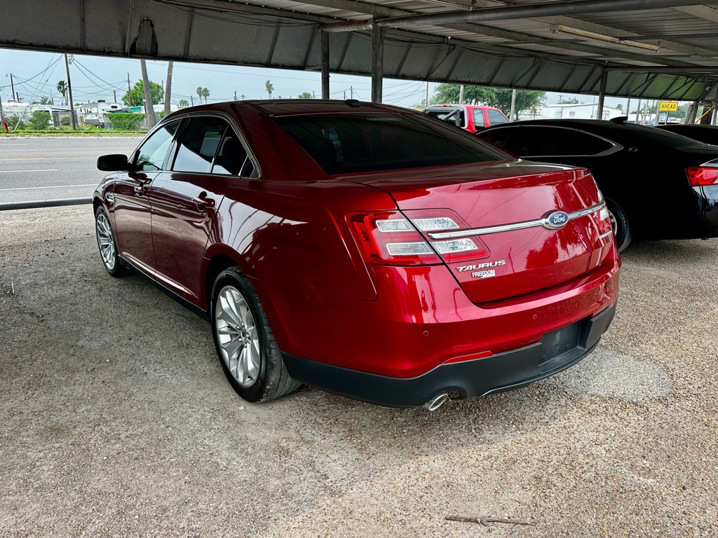 2017 Ford Taurus Image 2