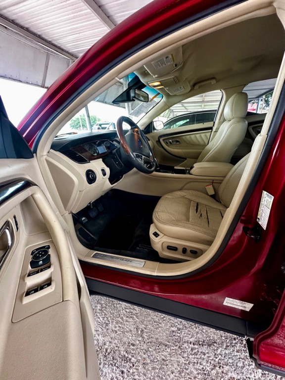 2017 Ford Taurus Image 3