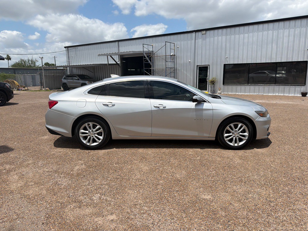 2018 Chevrolet Malibu Image 2