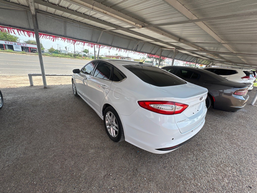 2016 Ford Fusion Image 2
