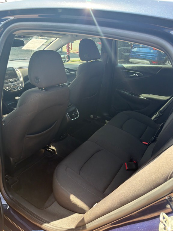 2018 Chevrolet Malibu Image 3