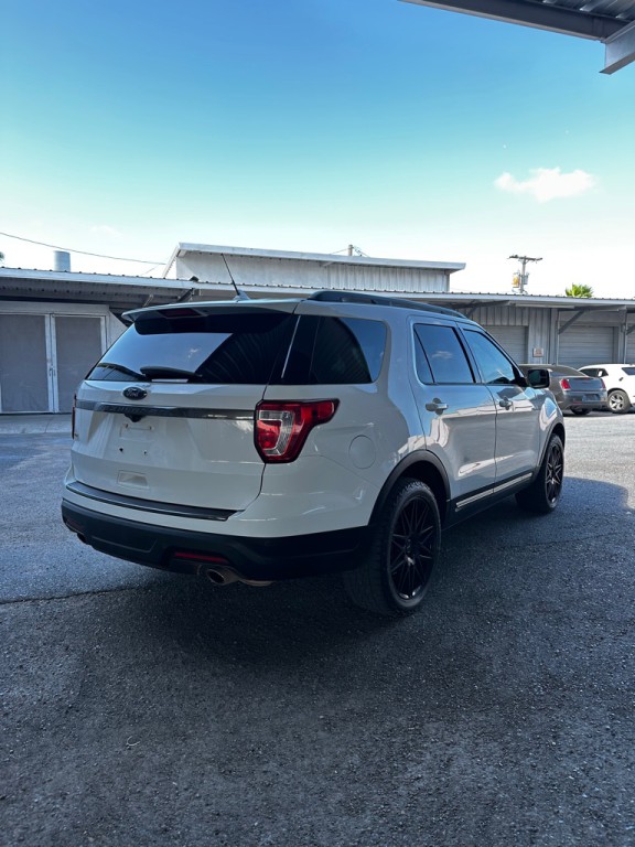 2018 Ford Explorer Image 2