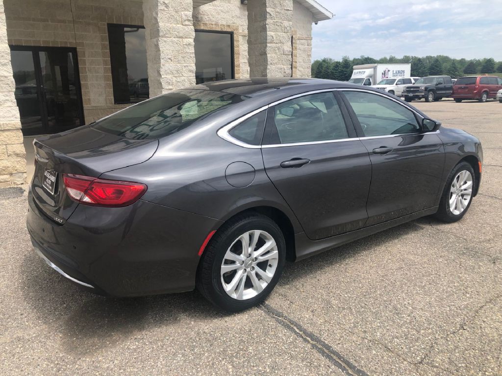 2016 Chrysler 200 Image 2