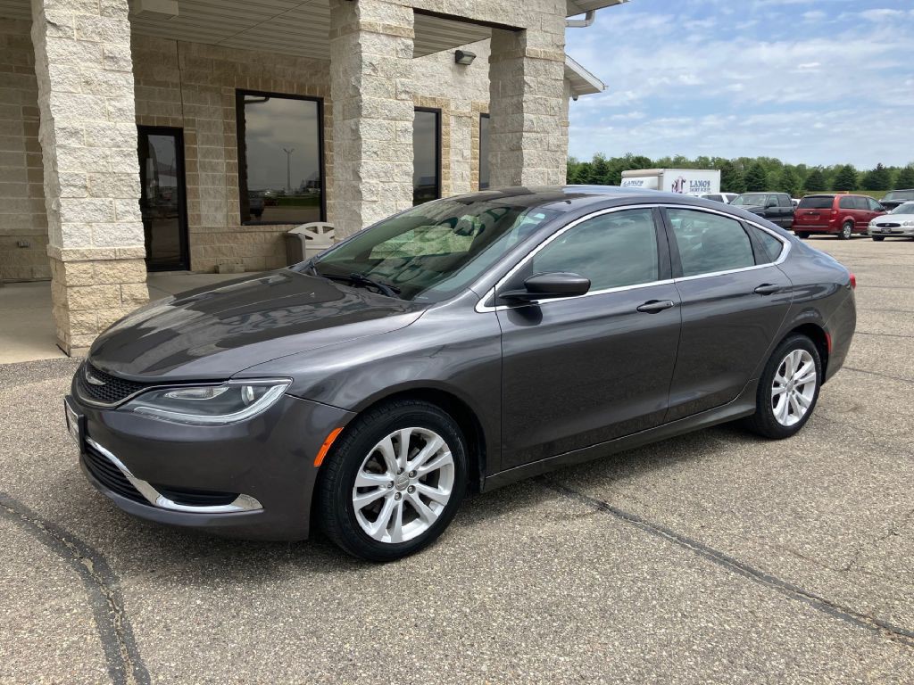 2016 Chrysler 200 Image 3