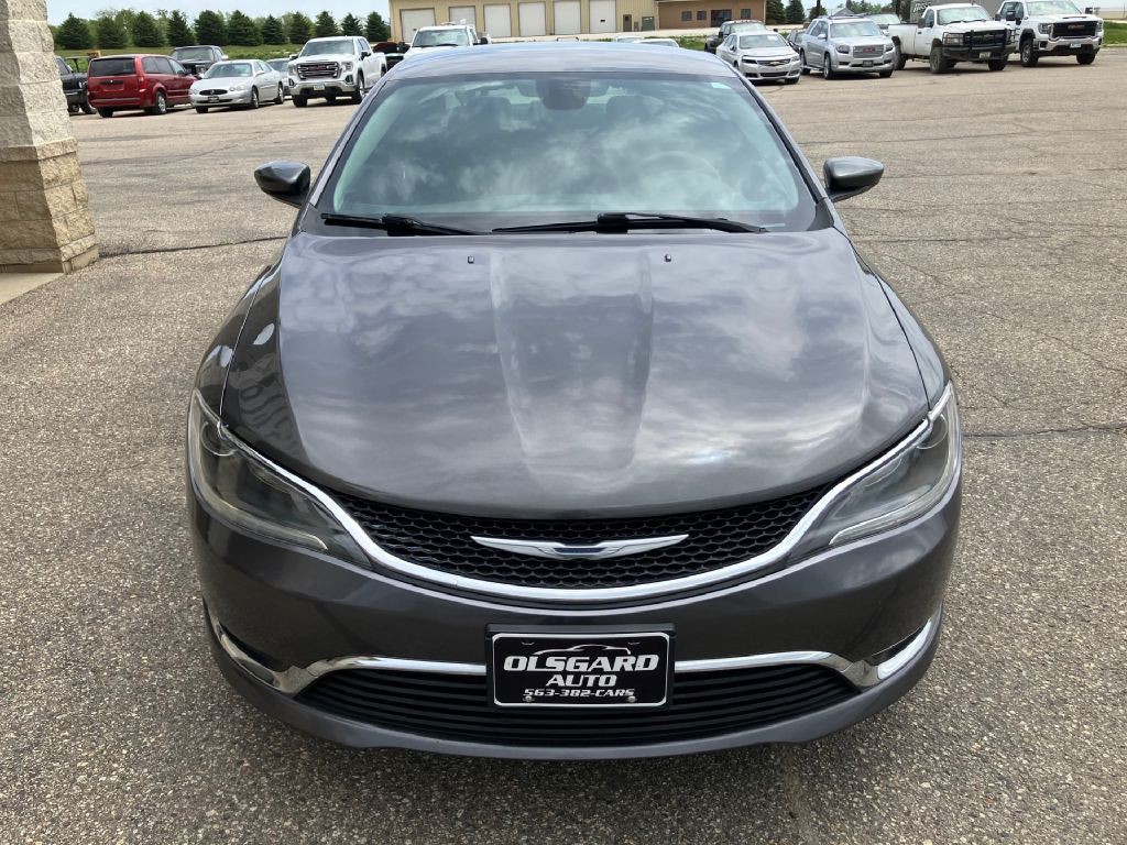 2016 Chrysler 200 Image 5