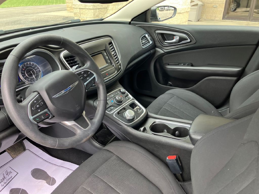 2016 Chrysler 200 Image 7