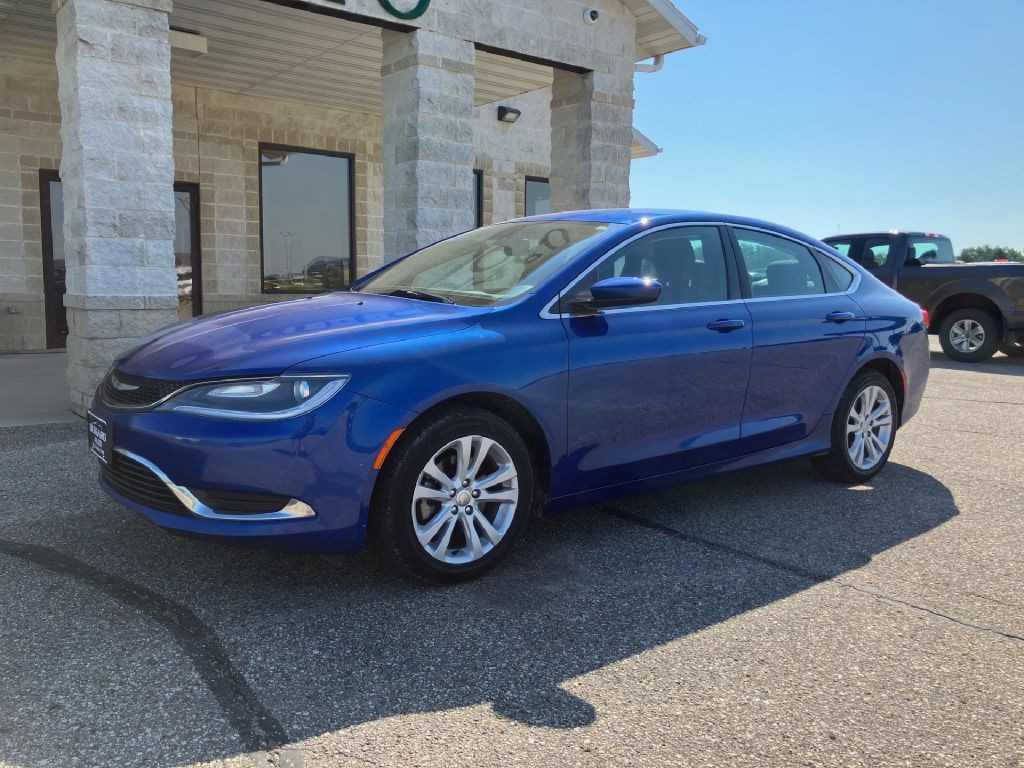 2015 Chrysler 200 Image 3
