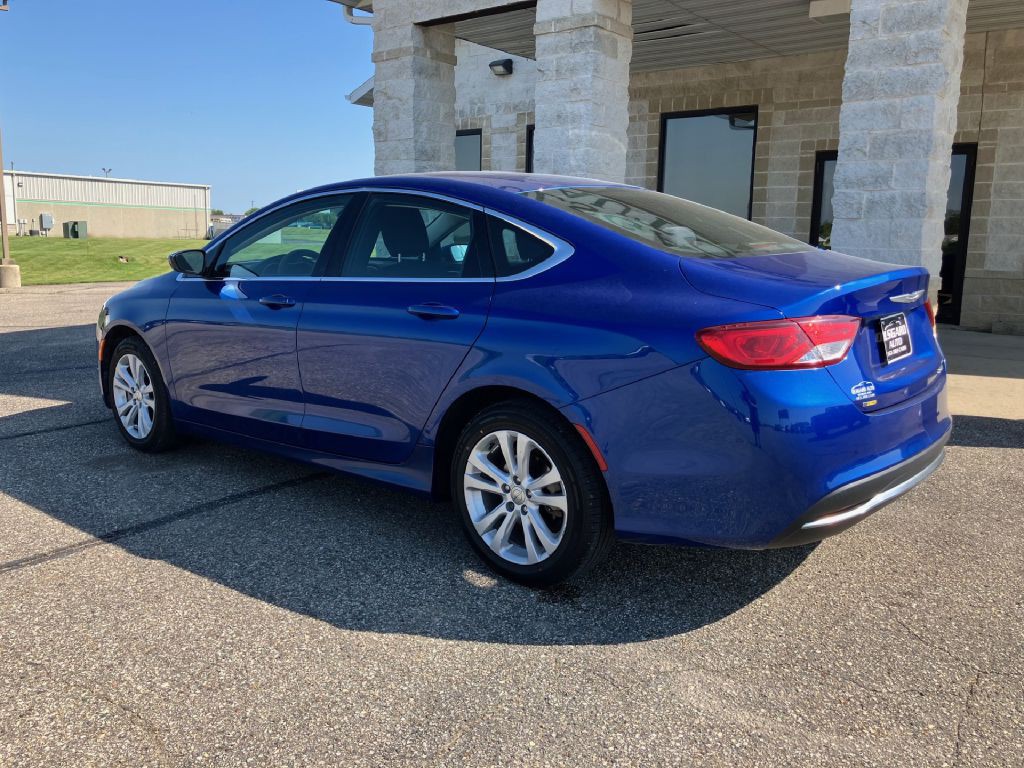 2015 Chrysler 200 Image 4