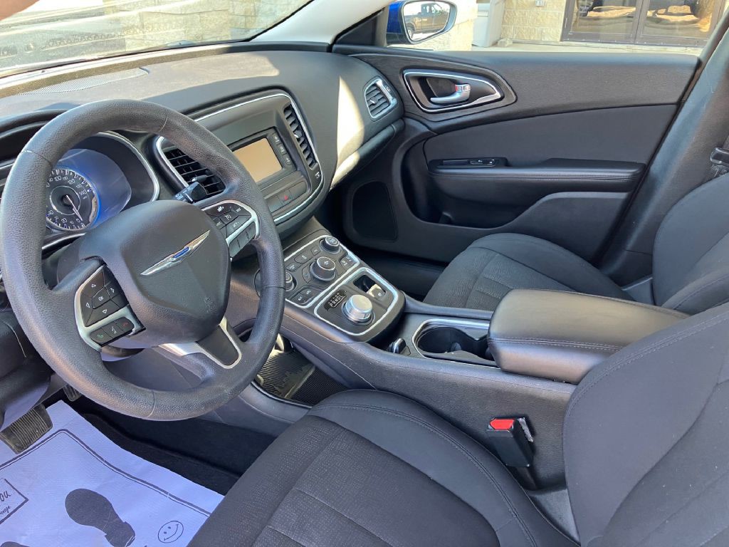 2015 Chrysler 200 Image 7